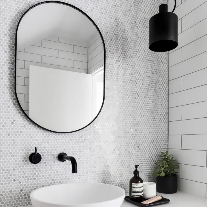 Bjorn Oval Thin Mirror | Black